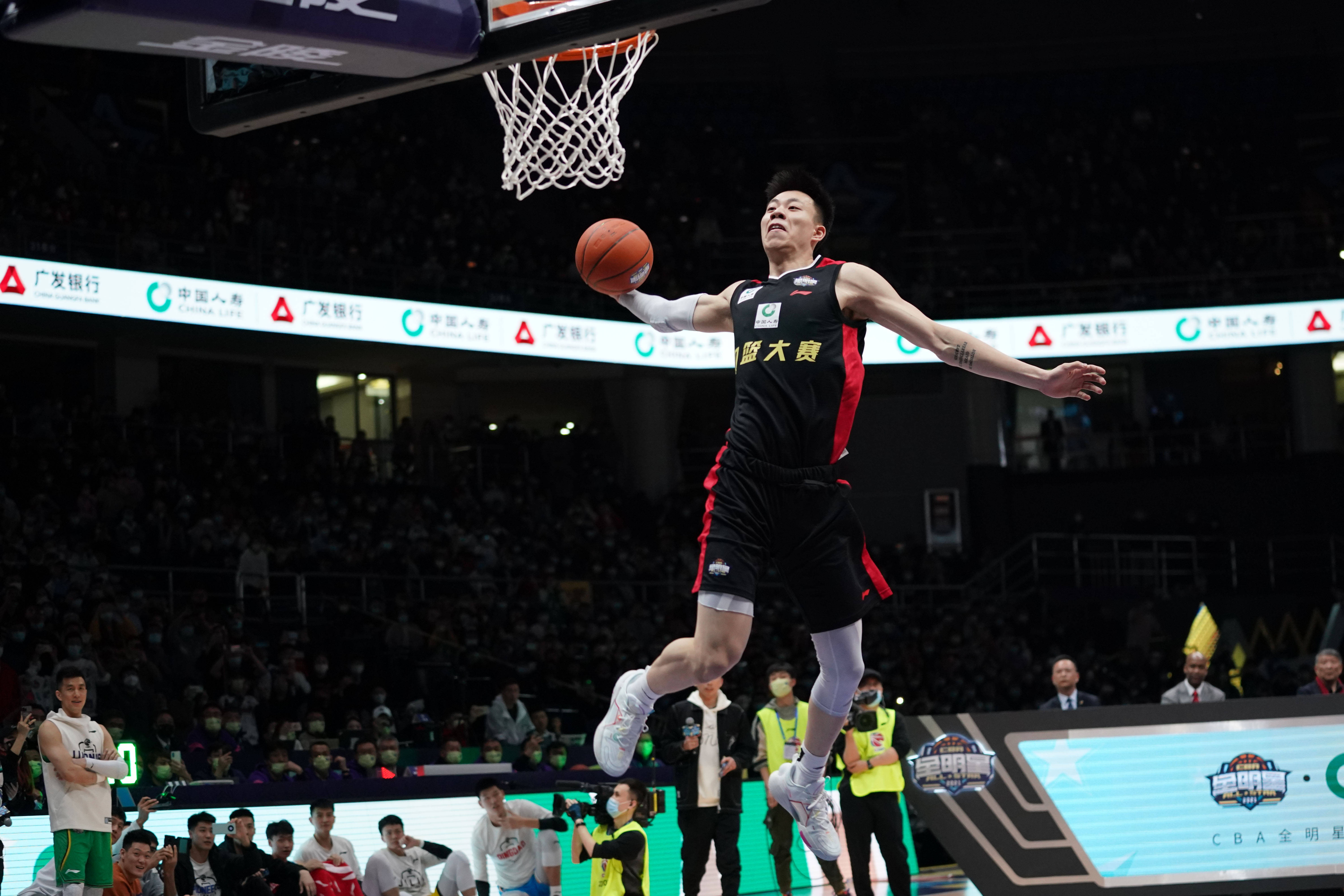 开云下载-青岛队横扫勇士，张镇麟刷新纪录